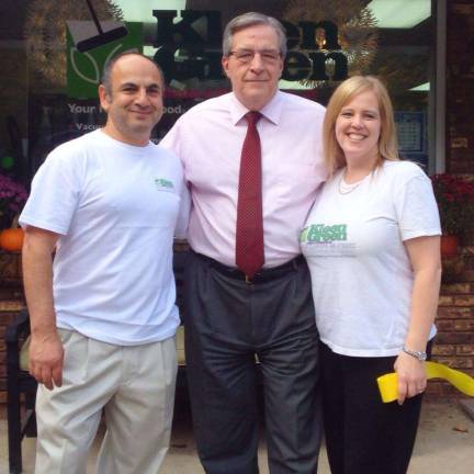 Kleen Green owners Traci Smith and Mehdi Ziabakhsh with Vernon Mayor.