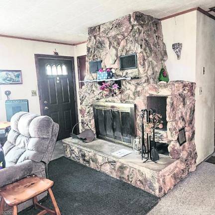 Lake Panorama raised ranch