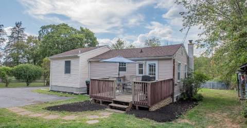 Quaint Ranch Real estate: Quaint ranch in Wantage