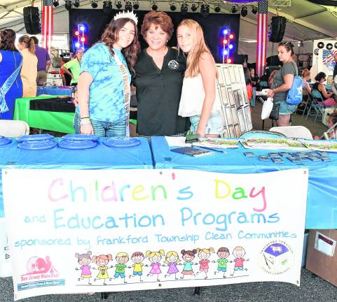 <b>Teagan Smith, Clean Communities Coordinator Diane Brauchle and Claire Gushea pose behind the Frankford desk.</b>