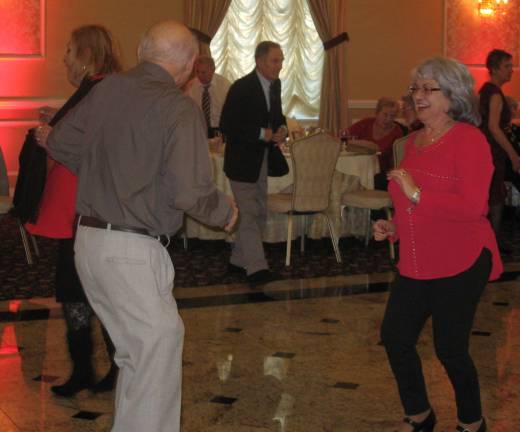Seniors step it up on the dance floor.