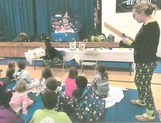 Rolling Hills families 'cozy up' with a book