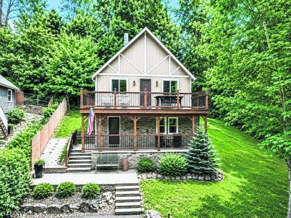 Pleasant Valley Lake chalet