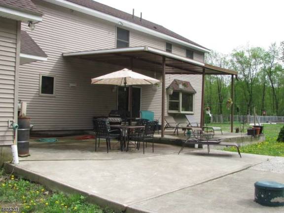 Large-acre property brings property