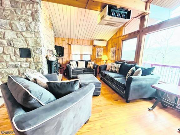 Fully furnished lake home for the summer