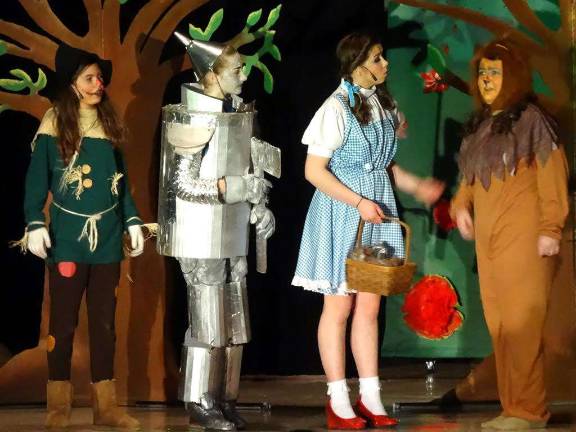 On Tuesday, March 22, and Wednesday, March 23, 2016 Glen Meadow Middle School students, under the direction of Amy Sandler and assisted by Kathy Singerline, presented the musical, The Wizard of Oz, Young Performers Edition.