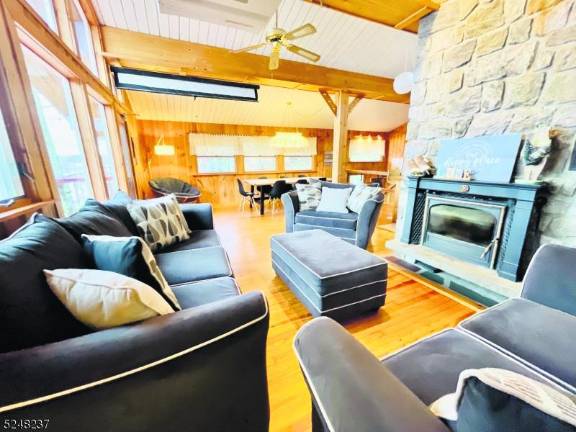 Fully furnished lake home for the summer