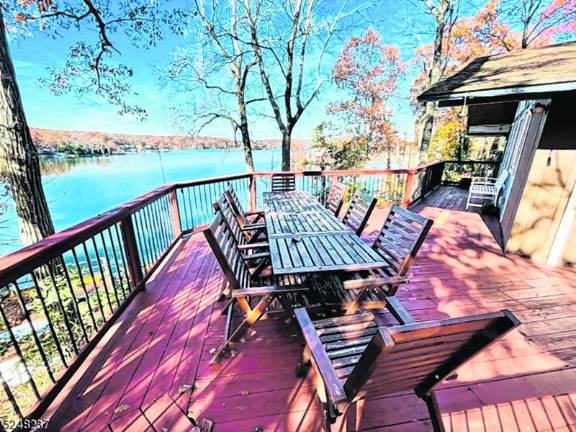 Fully furnished lake home for the summer