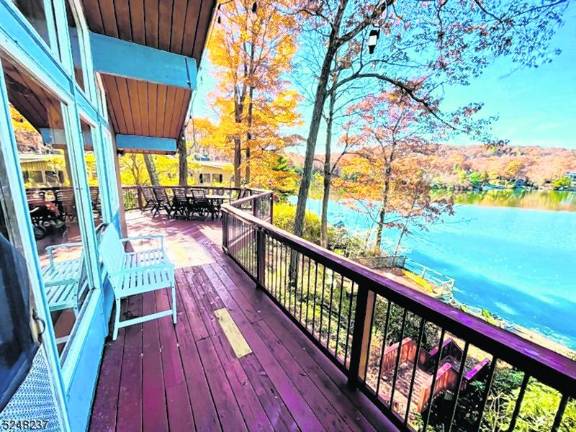 Fully furnished lake home for the summer