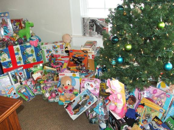 Prudential real estate holds toy drive