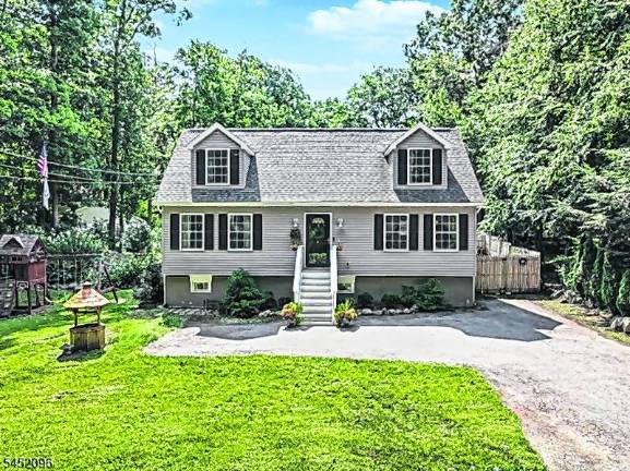 Home in desirable Highland Lakes