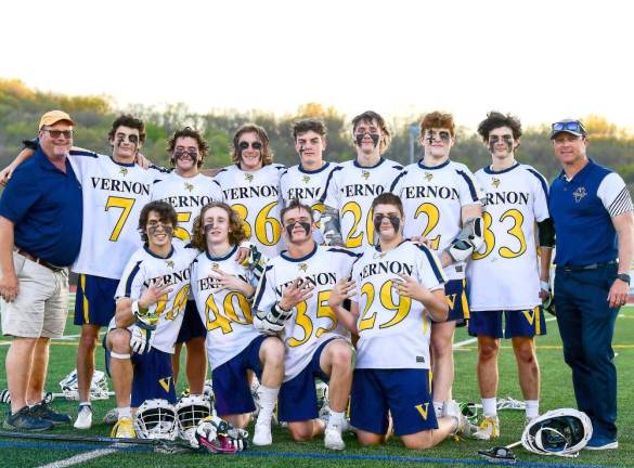 Vernon High School lacrosse team, 2022.