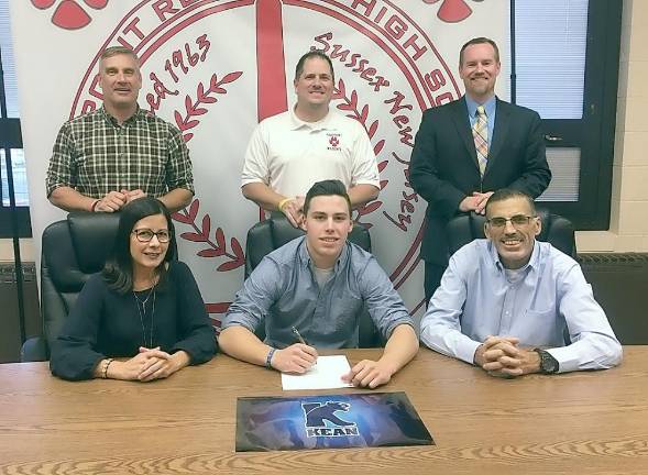 Rowan signs with Kean