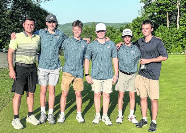 <b>The Vernon boys’ golf team.</b>