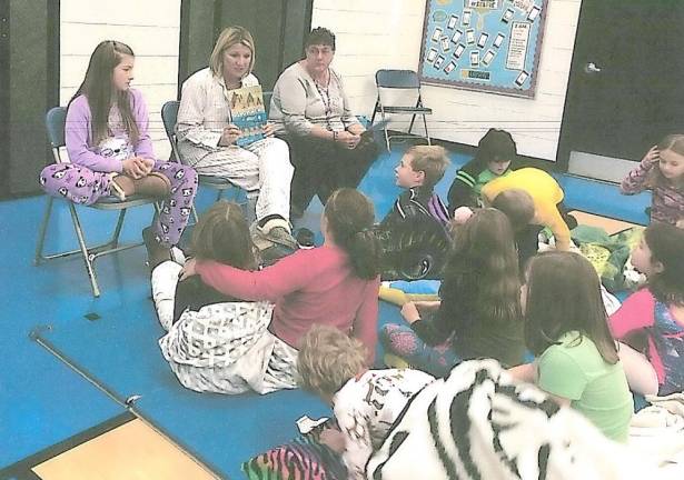 Rolling Hills families 'cozy up' with a book