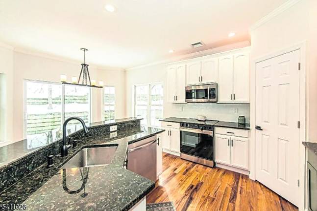 A colonial gem in Glenwood