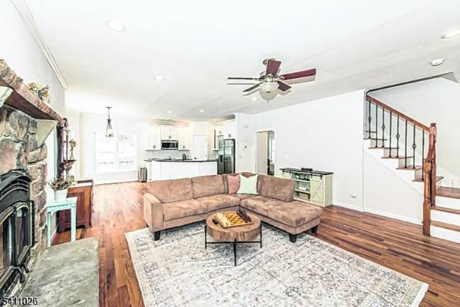 A colonial gem in Glenwood