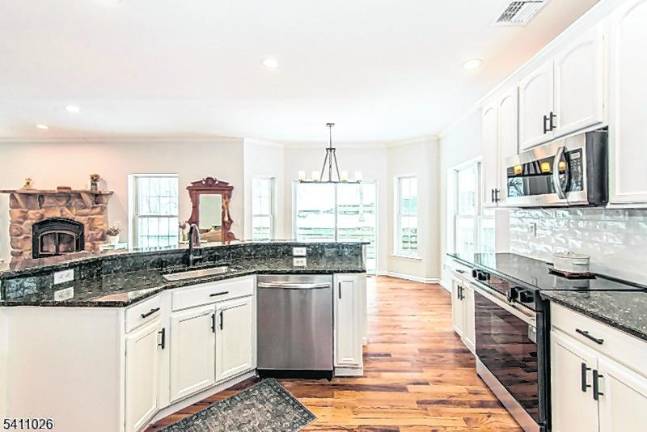 A colonial gem in Glenwood