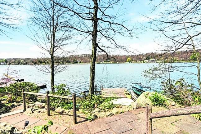 Main lake living