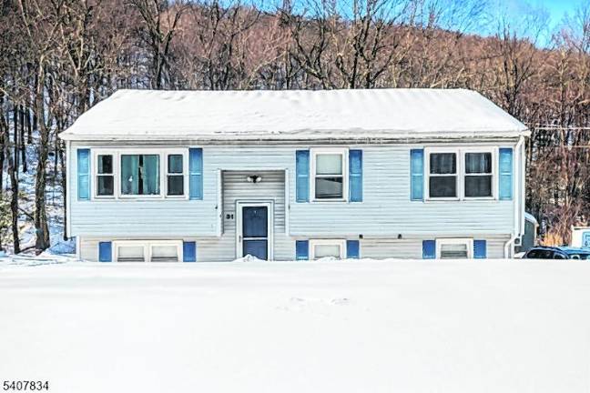 Lake Conway home offers serene privacy