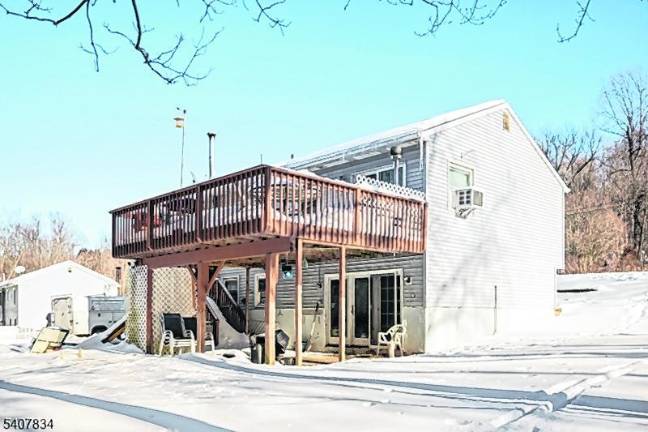 Lake Conway home offers serene privacy