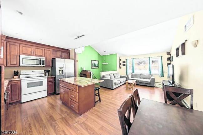 Lake Conway home offers serene privacy