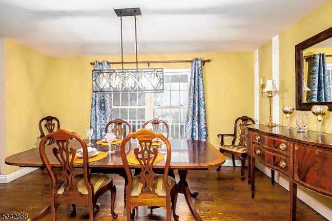 Stunning Colonial on peaceful cul-de-sac