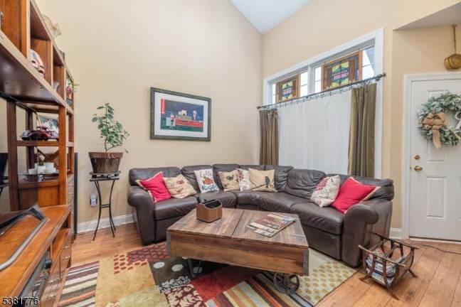 Real estate: 55-plus townhouse has perfect blend