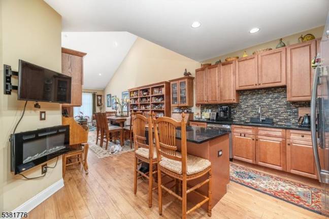 Real estate: 55-plus townhouse has perfect blend