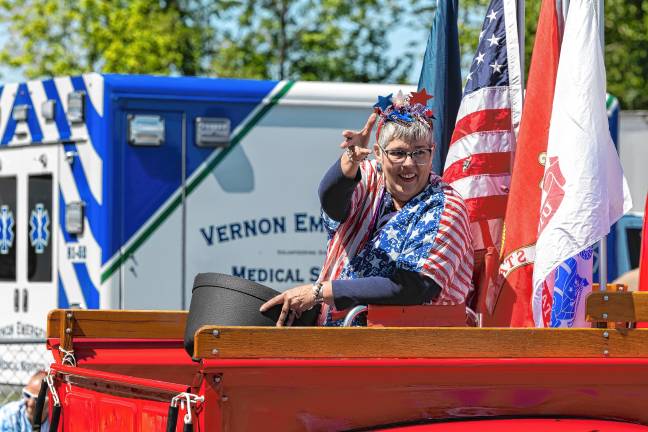 <b>A member of the VFW Ladies Auxiliary throws candy to the crowd.</b>