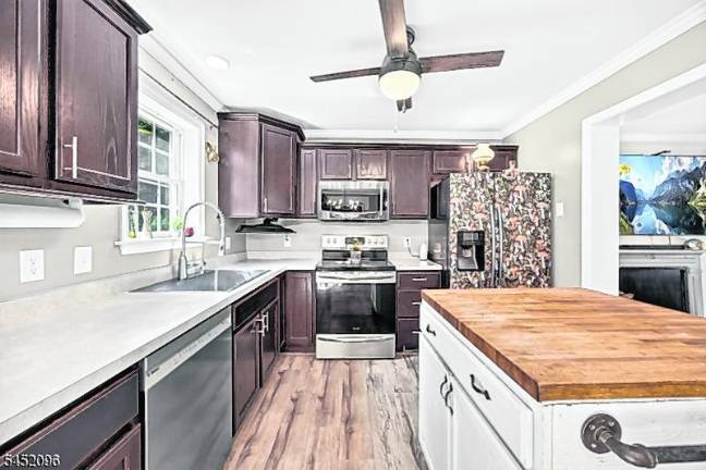 Home in desirable Highland Lakes