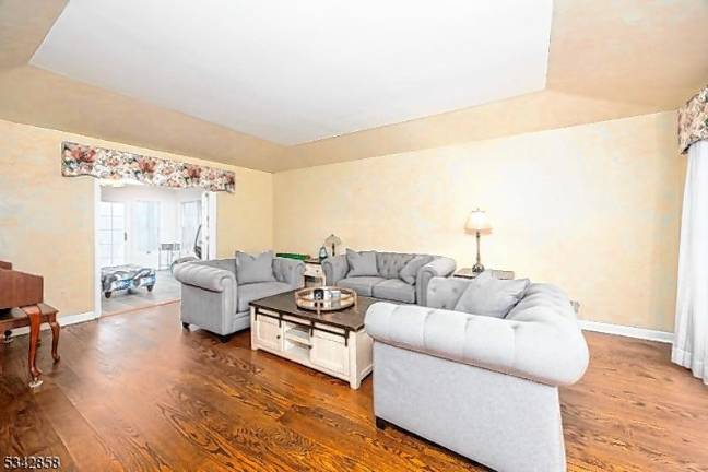 Stunning Colonial on peaceful cul-de-sac