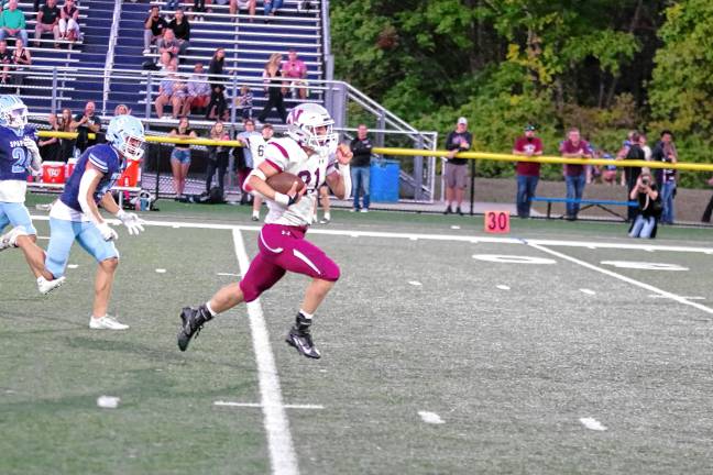 <b>SN3 In the second quarter, Newton running back Nick Kurilko makes it to the open field. He scored two touchdowns.</b>