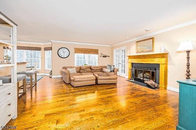 Stunning Colonial on peaceful cul-de-sac