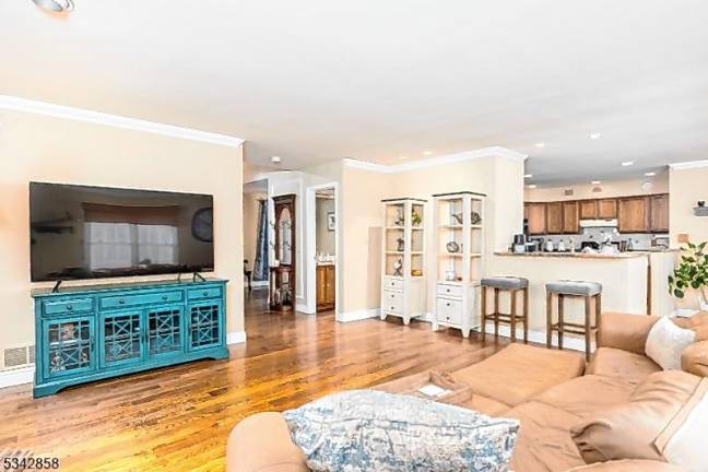 Stunning Colonial on peaceful cul-de-sac
