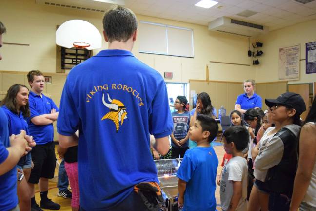 Robotics team demonstrates for migrant children