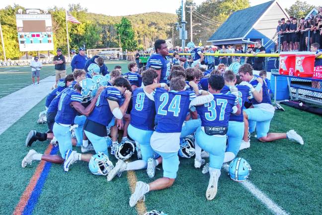 <b>The Spartans huddle up before the start of the game.</b>