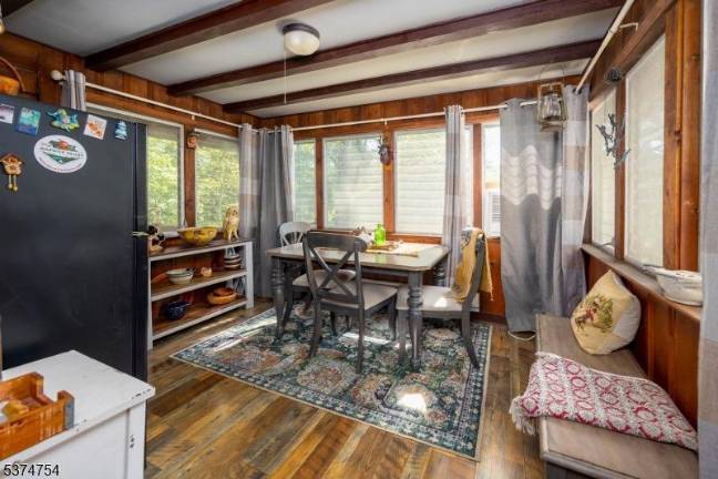 Real estate: Charming lakestyle cottage