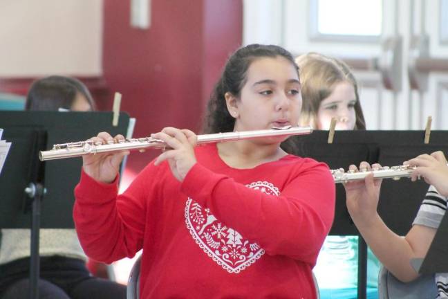 Wantage School holiday concerts featuted students in the band and chorus.