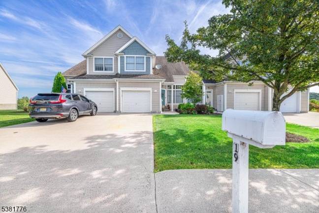 Real estate: 55-plus townhouse has perfect blend