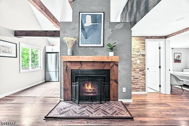 Pleasant Valley Lake chalet