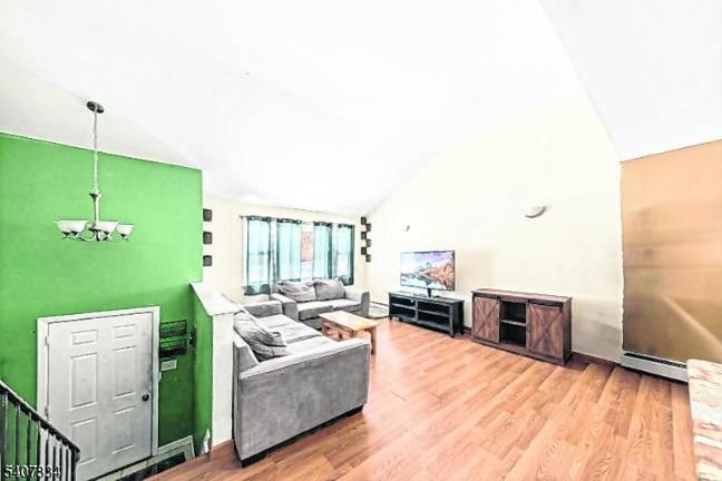 Lake Conway home offers serene privacy