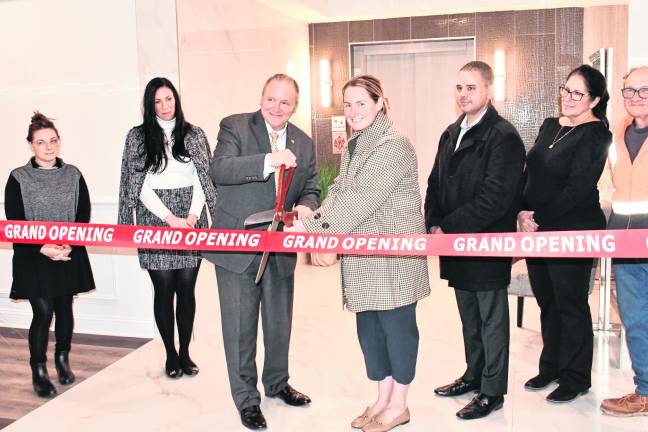 <b>Vernon Township Mayor Anthony Rossi cuts the ribbon on a 55-plus rental community.</b>