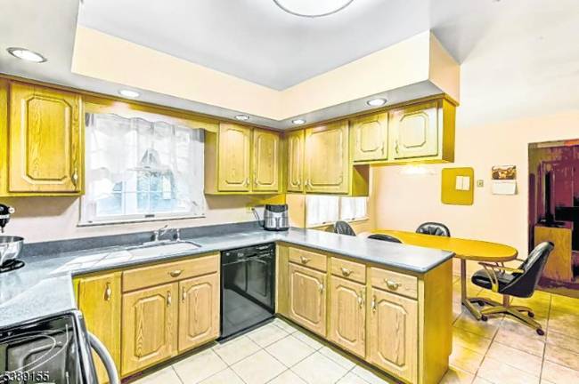 A picture perfect colonial