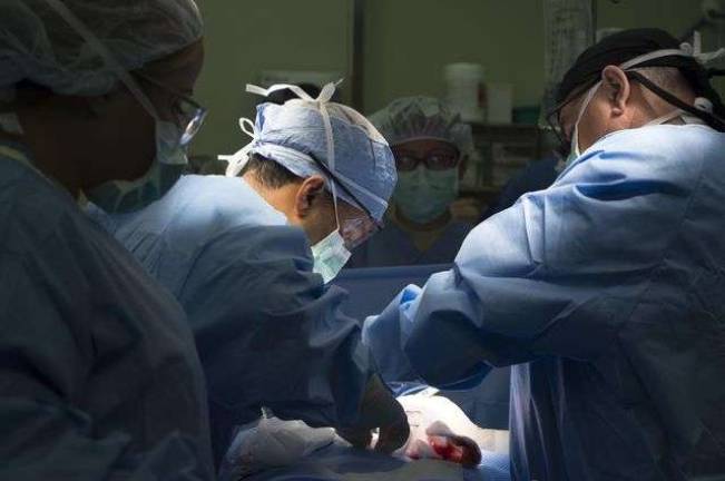 Study: Fewer deaths when older surgeons perform