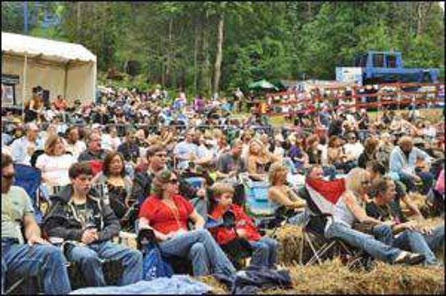 White Lake Beach Club will host open house
