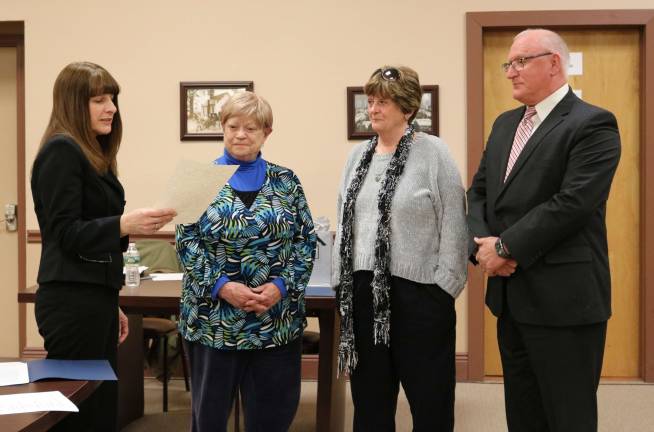 PHOTO BY MARK LICHTENWALNERThe Vernon Town Council issued three proclamations appointing new Community Dispute Resolution Committee Volunteers (CDRC). Court Administrator Donna Zuidema (left) issued the proclamations to (from left) Carol King, Lynn Negele, and John Hackett.