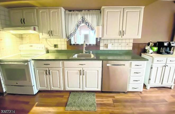 Colonial rests on serene cul-de-sac