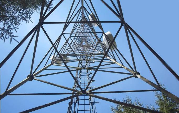 Town to require battery access for new cell towers
