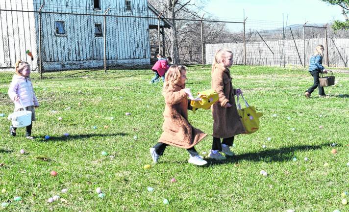 <b>Children hunt for Easter eggs at Beemerville Presbyterian Church on March 29.</b>